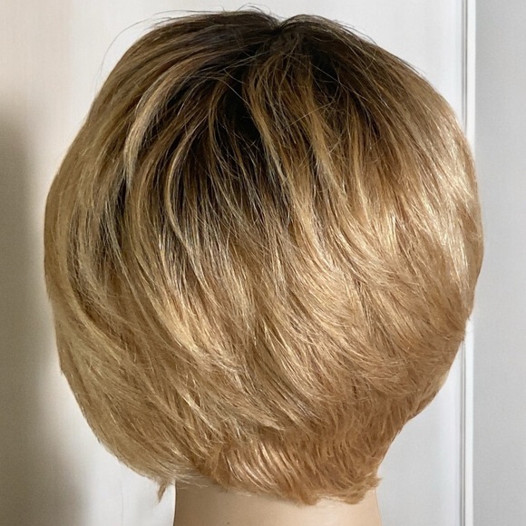 Honey Blonde Tapered Pixie Bob Dark Roots Synthetic Wig Feminine One Size Chic - Picture 4 of 14